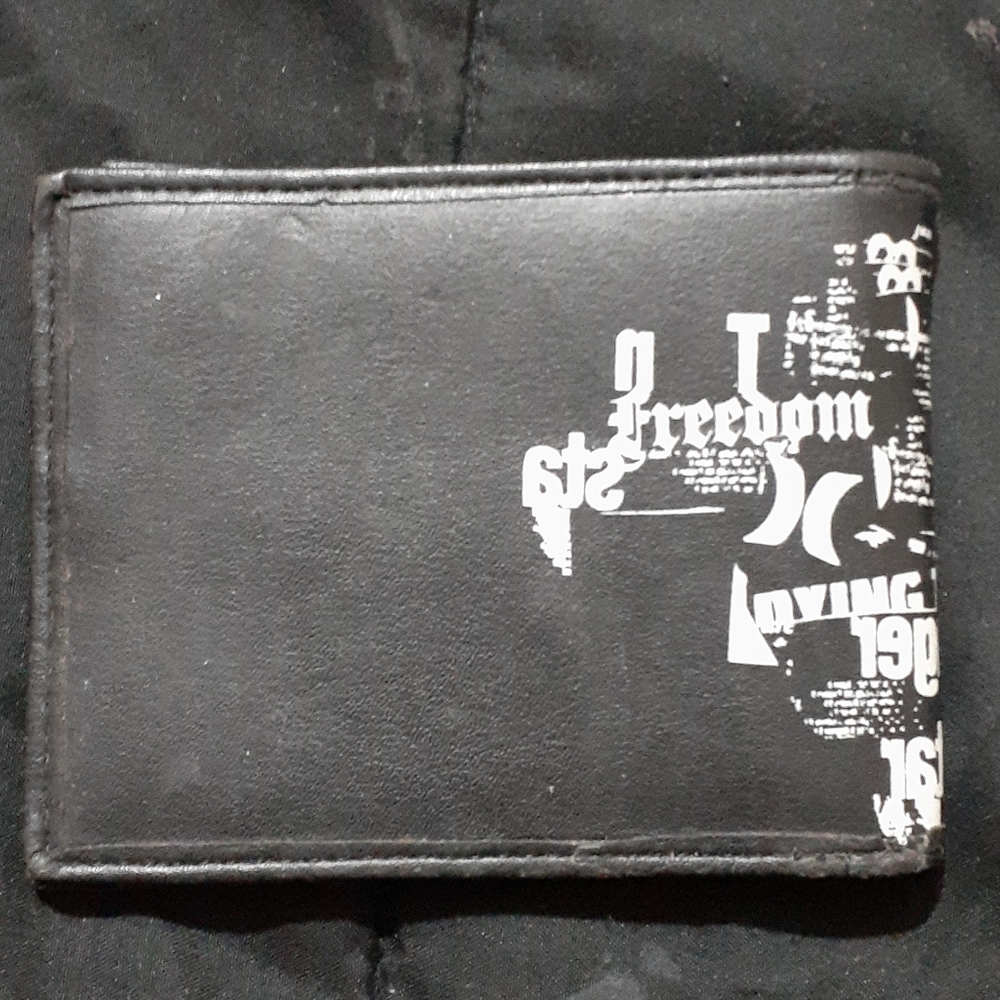 Hurley Wallet - Picture 7 of 9